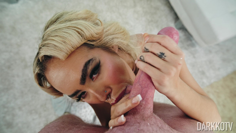 DarkkoTV: Luna Luxe bubbelflicka avsugning med Jonni Darkko