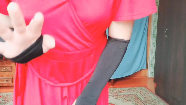 Kitty_Cross: कच्छी झांक रही है, क्या तुम देख रहे हो?