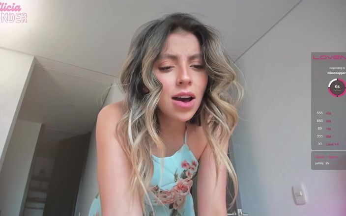 Cute Alice: Bela colombiana com peitos pequenos e uma bunda gorda levanta...