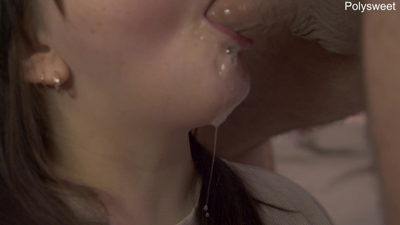 Polly Sweet: , super close-up, di mulut