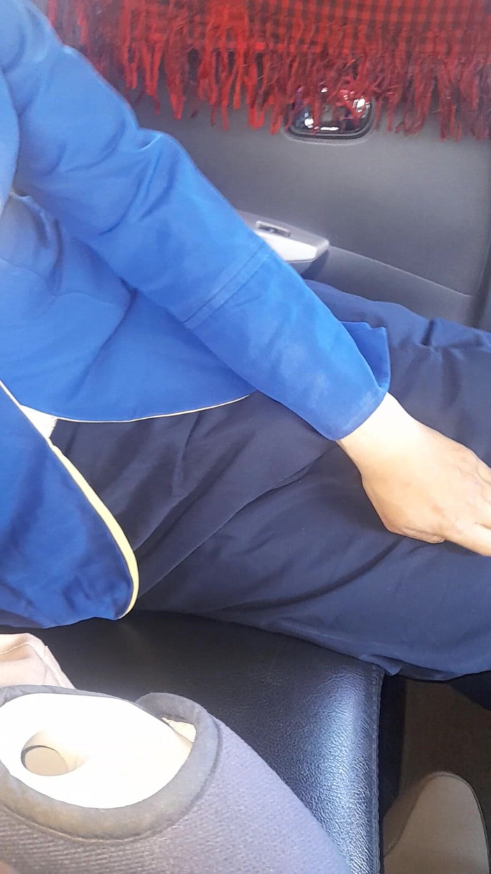 Naomisinka: Wanita pakai seragam bank bca lagi ganti baju