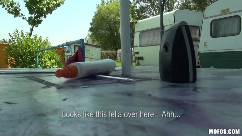 Public Pickups: Pickups - nikol alami dientot di atas kapal