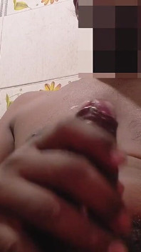 Fantasi romantis di kamar mandi sama kontol besar