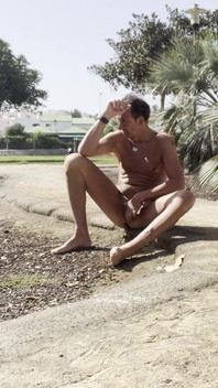 Nuda nel parco