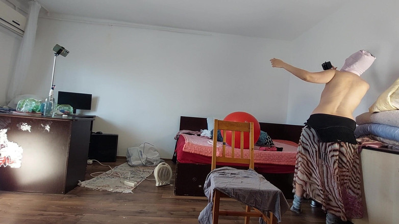 Amateur_MS: La moglie sexy con la pelosa balla nuda.