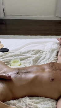 Legata con l'orgasmo prostatico a mani libere