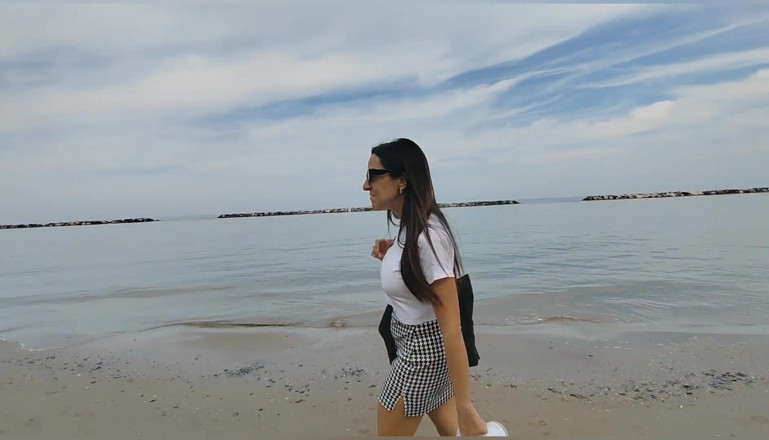 Ferrero anal experience: Dientot sama kontol besar sambil bugil di pantai italia. Bagian 1.