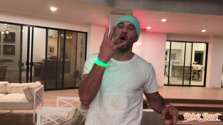 Ricky's Resort: Damon Dice aflevering