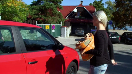 Public Entertainment: Seks luar dengan MILF blonde panas dan teman lelakinya