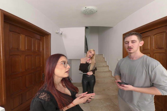 NO2StudioVR: Rosse &amp; Luna Ray - Indecent Work