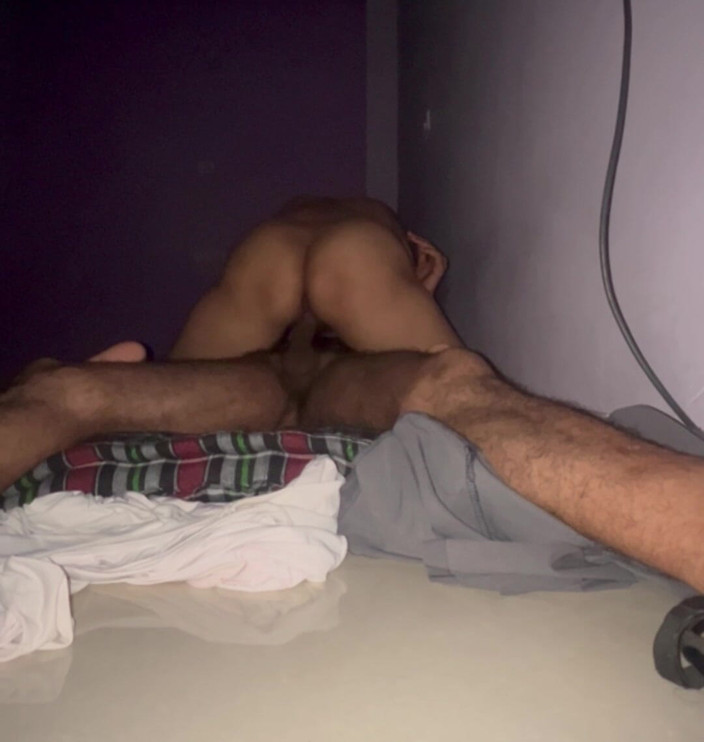 Rishi: Ibu kos india dengan pantat bahenol ini dientot habis-habisan sama...