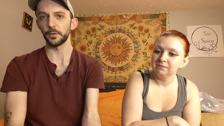 Sin Spice by Sophia Sinclair and Jasper Spice: Logyny wichsbare haut saugnapf dildo unboxing und masturbation