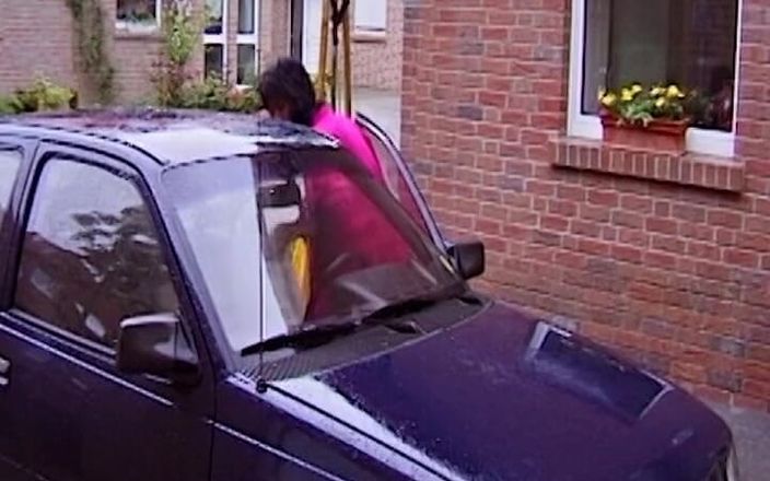 Enjoy German porn: 顔射の前にケツファックされた仮面のドイツ人ベイビー