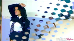 College Uniform: Fiona G'nin yer aldığı çoraplı ve üniformalı