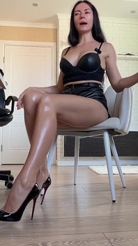 Leather Domination JOI - kaki berlumur minyak & sepatu hak tinggi