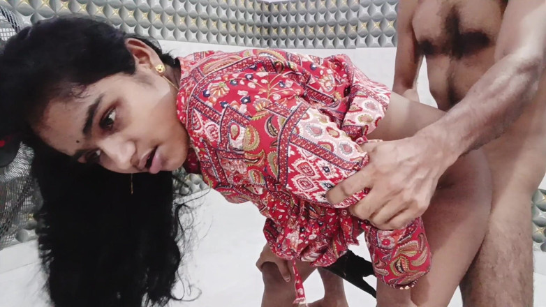 LateralChain349: Cuplu indian real sex fierbinte în rochie roșie - muie, adânc în gât, în...