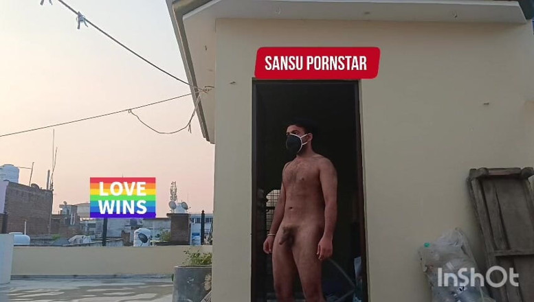 Sansuindia: Pelakon India Bogel Di Luar Rumah