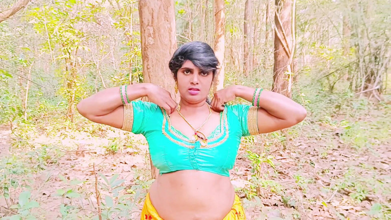 Telugu honey lips: Seks hutan di luar. Bhabi desi mengongkek abang kecil suami...