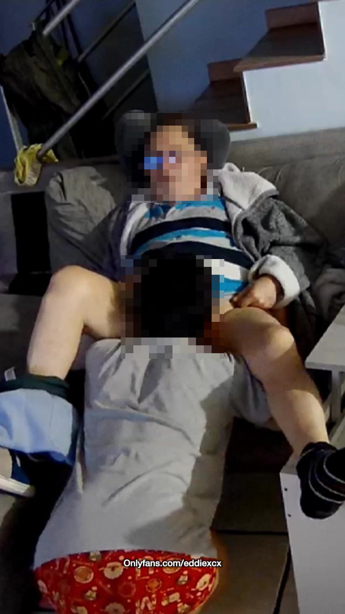 eddiexcxc: 어린 (19) 할아버지에게 펠라 해주기 (69)