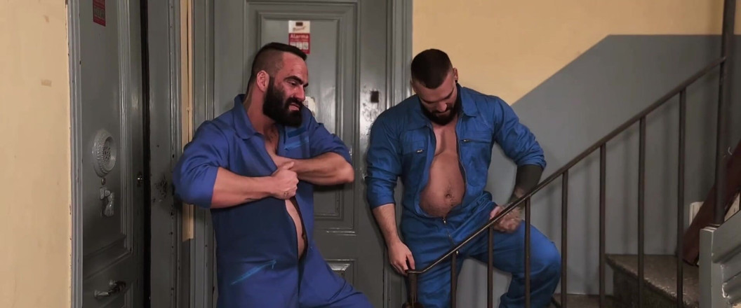 The Bearded Master: Stinky Workers. Fetish musky cheese man yang berkeringat dan kencing