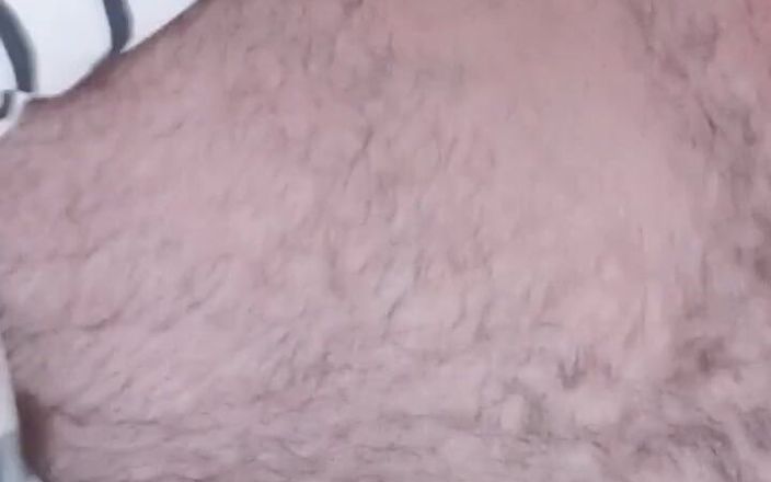 Big Pisser: Arătându-mi corpul sexy plinuț și jucându-mă cu sfârcurile mele, tachinând și expunându-mi...