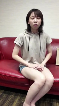 결혼한 일러스트레이터는 그녀의 에로틱한 예술에 영감을 구했고 결국 이야기의 일부가 되었습니다.