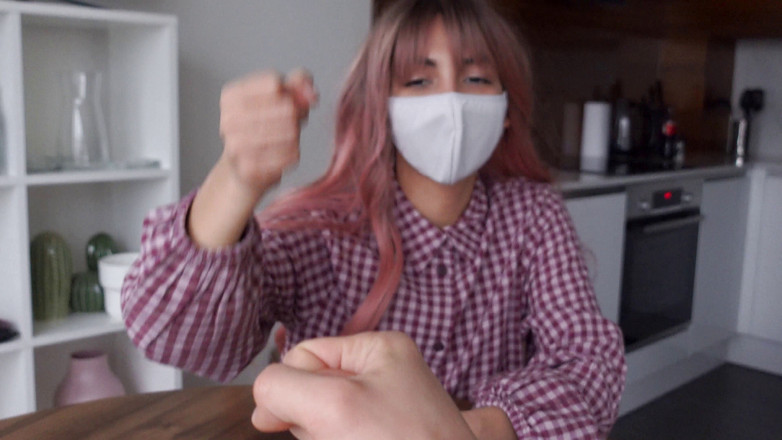 Karamelnayapussy: 義理の妹は彼女の猫を失いました