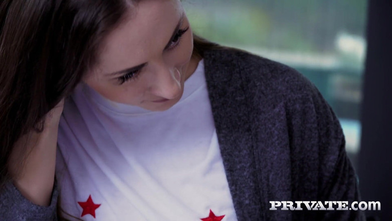 Private.com: Aruna Aghora învață franceza cu profesorul ei sexy Anthony Gaultier