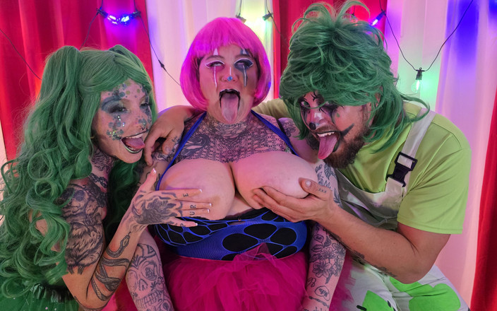 Cock Crazed Clowns: Katie Summer's incontra i pagliacci impazziti dal cazzo verde