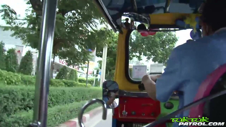 Trike Patrol - Tuk Tuk Patrol: Rasierte muschi, thailändische süße von hammerschwanz gefickt