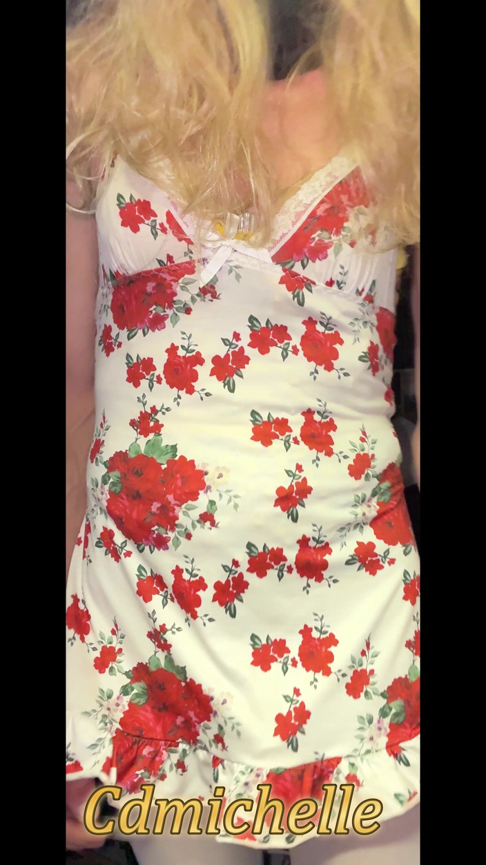 Sexy crossdresser wearing lingerie everything sexy: Cdmichelle у білій сукні з жовтим одним елементом