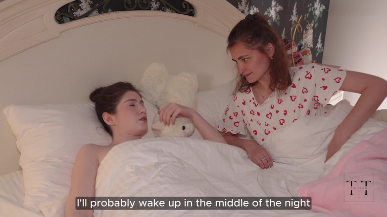 Princess Lili: Carezze lesbiche. Iniziò il mio amico e non riuscii a...