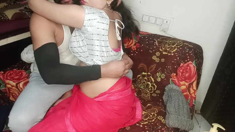 cuteindiancpl21: Une femme indienne sexy se fait baiser par l’ami de...
