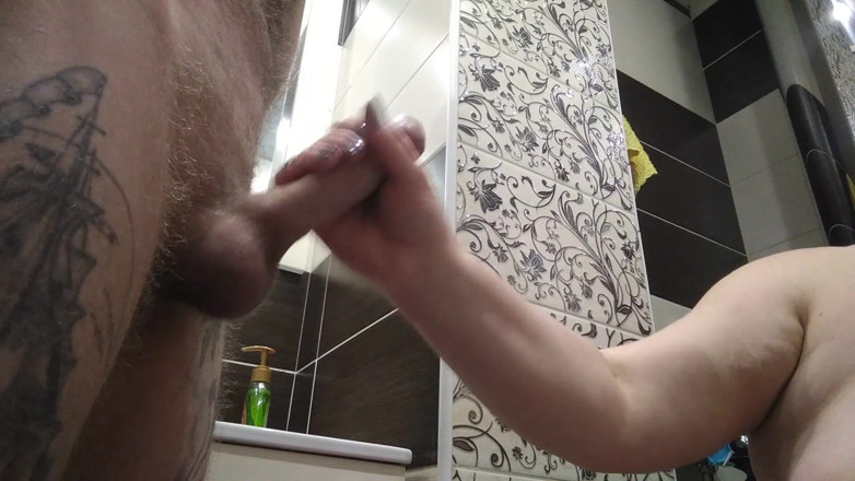 Zona901: Ich habe sie in der toilette erwischt und in den...