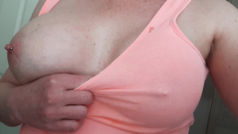 Aqua Pola: Crache sur mes gros seins et mes tétons percés