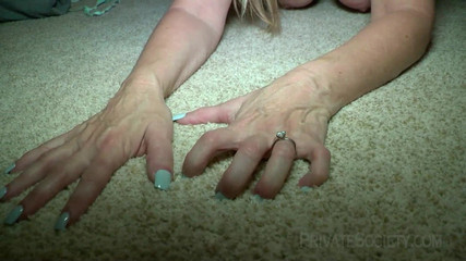 Private Society: Děvka manželka jde na dálku