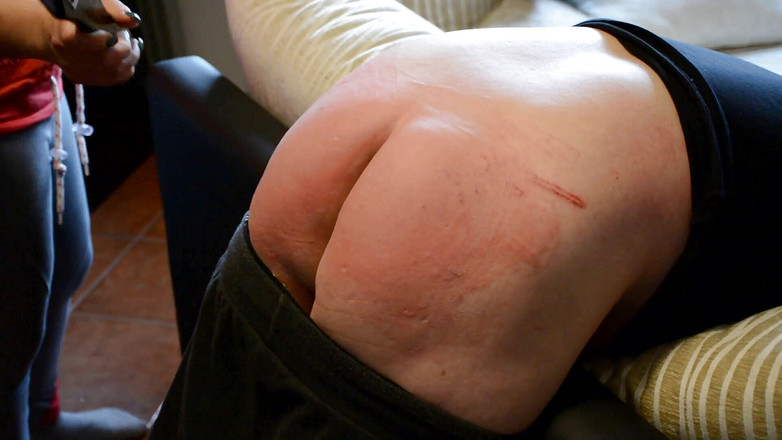 CM Fetish: Claudia không dung thứ cho sự vô tội của bạn...