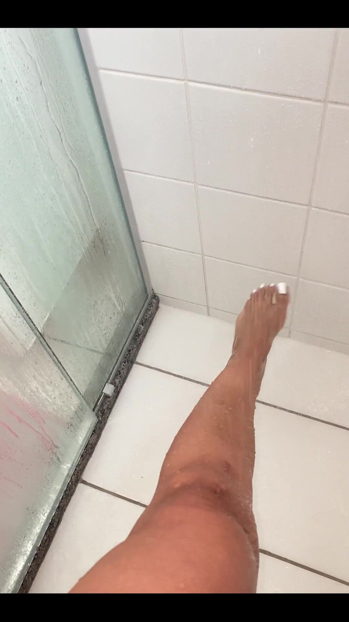 KiffaFeet: あなたのための専用シャワービデオ