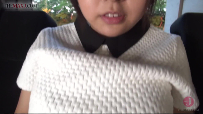 Asian happy ending: Cute Asian chick pleasuring in the car with her sex...
