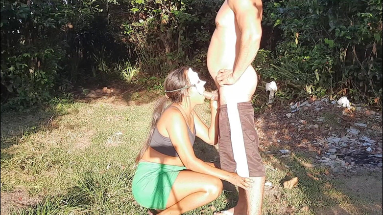 Novinha Insaciavel: El bastardo me llevó al bosque y me comió el...