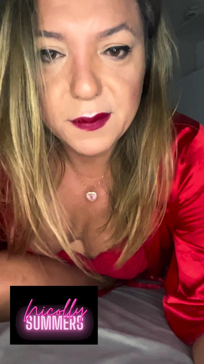 Nicolly Summers: Rozšiřuji si zadek s obřími hračkami