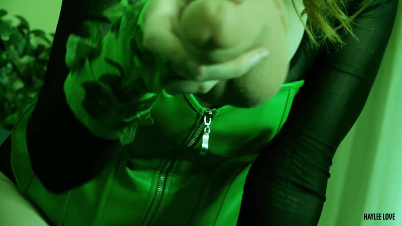 Haylee Love: Poison ivy robin ko apni gulaam banaati hai bhaag 3