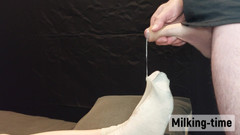 Milking-time: Ach Ne na mých ponožkách na posteli! 2x stříkání na nohy...