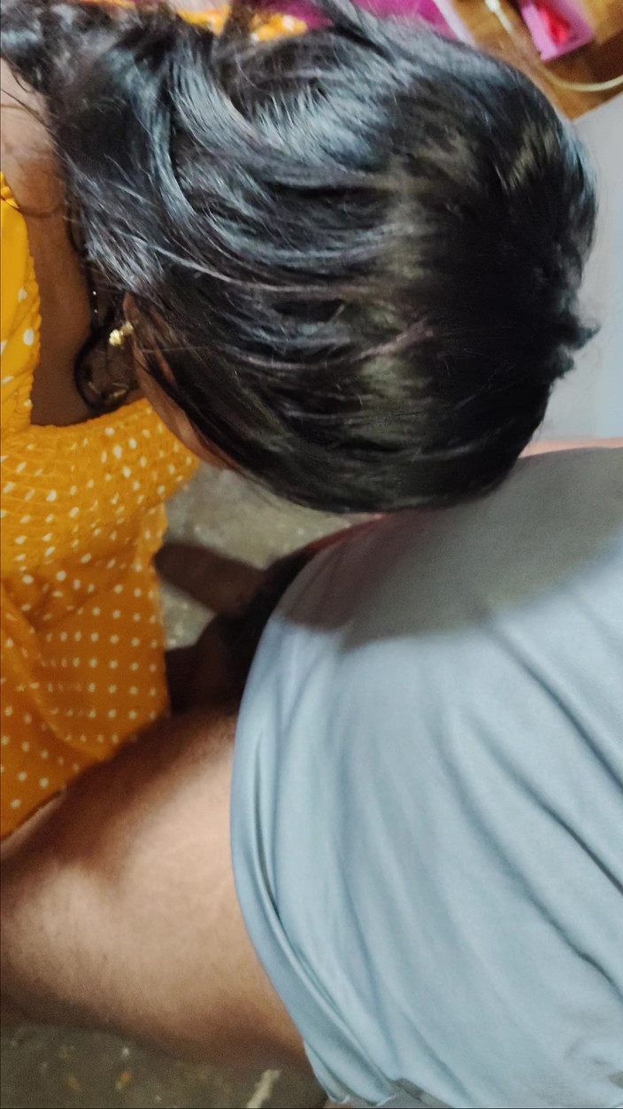 Premi pooja: Adik tiri mengongkek zakar abang tirinya dan meletakkan zakar abang...