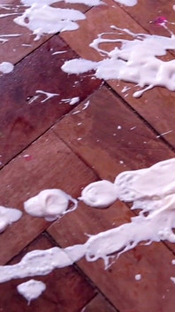 Chantilly peida e enema