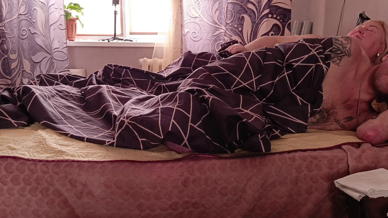 Zona901: Am împărțit un pat cu un vecin futut în gură și pizdă în poziția...