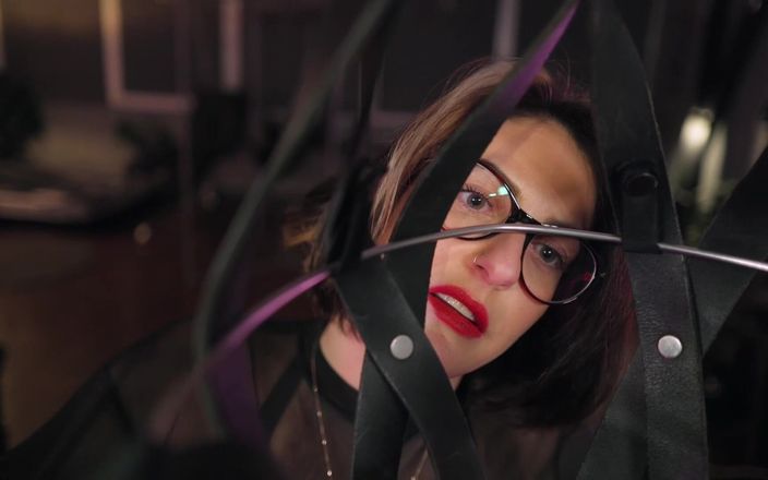 Countess diamond: Leather Bondage Strap Cage - Total Weightless Confinement