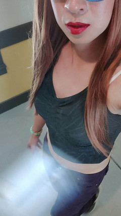 BestGirlBess: Sissy děvka Bess chodí bez kondomu a téměř je chycena