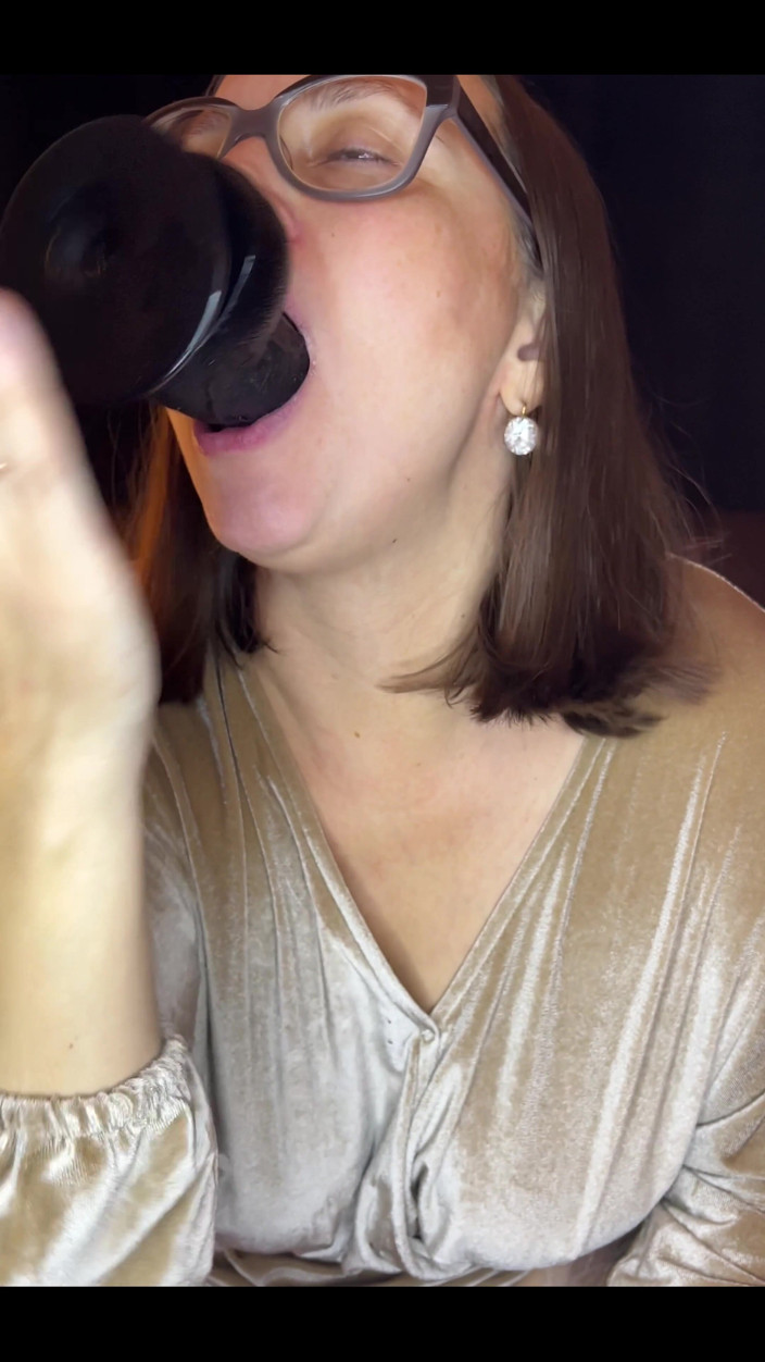 Crypto Mommy: I Want to Take Your Dick in My Palm