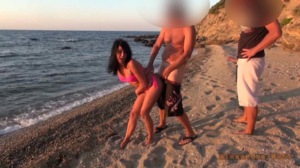 Alexandra Wett: Spontan geiler massenfreier fick am hotelstrand